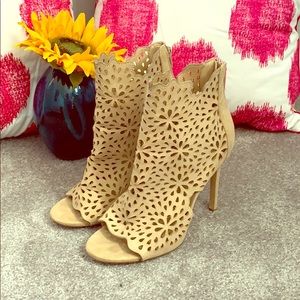 Aldo nude peep toe heels